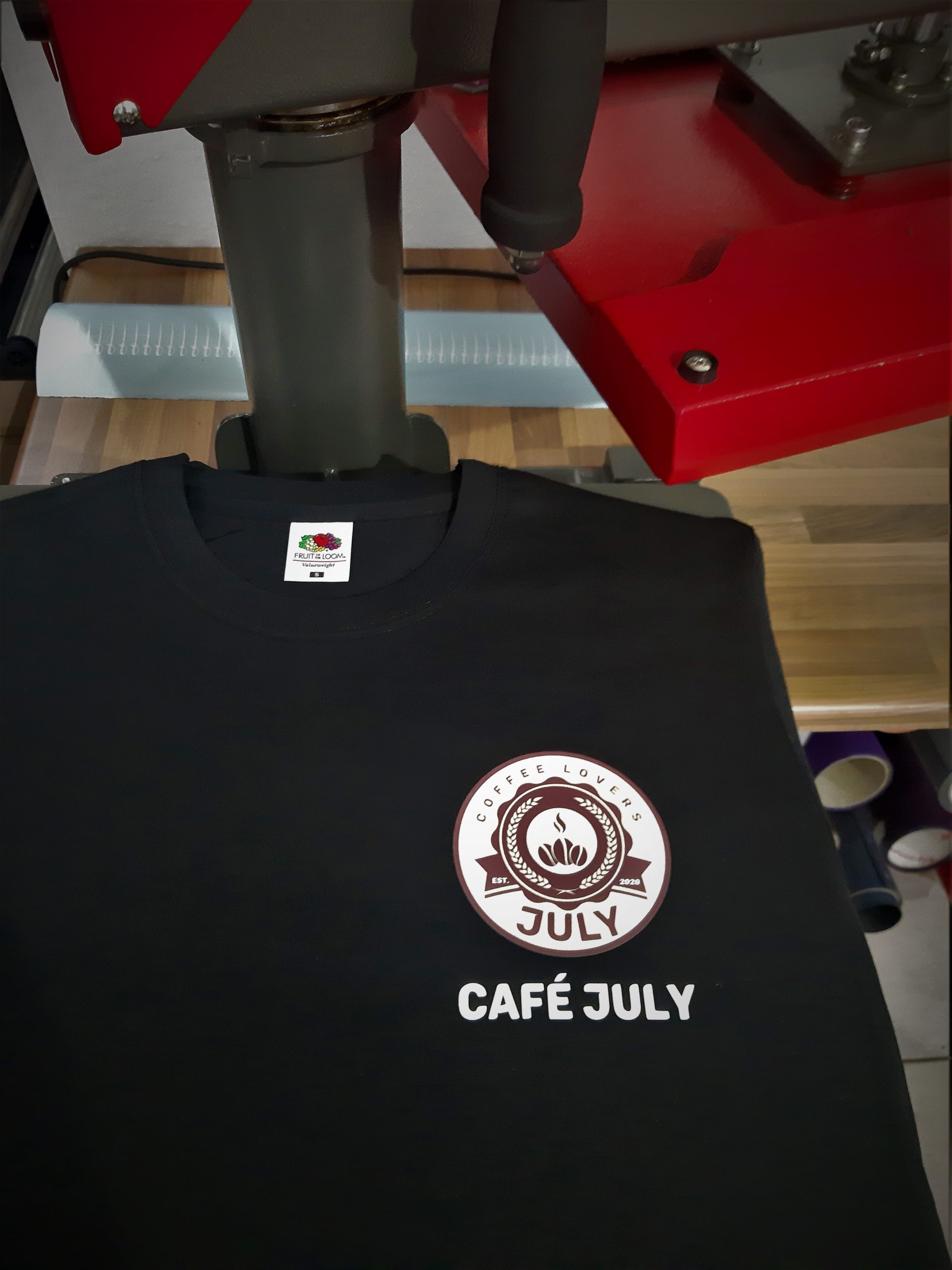 TShirts bedruckt für Cafe July Beflocken und bedrucken von Textilien